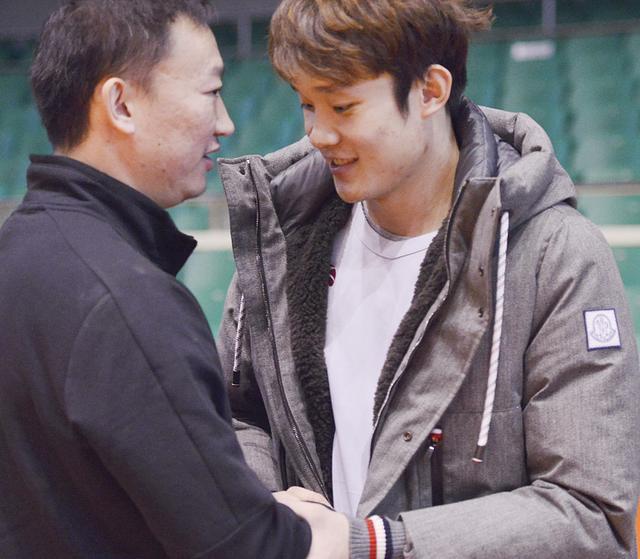 爱游戏体育-深圳男篮迎英超关键赛,清晨门线救险,压力陡增,球探报告显示潜力-爱游戏体育